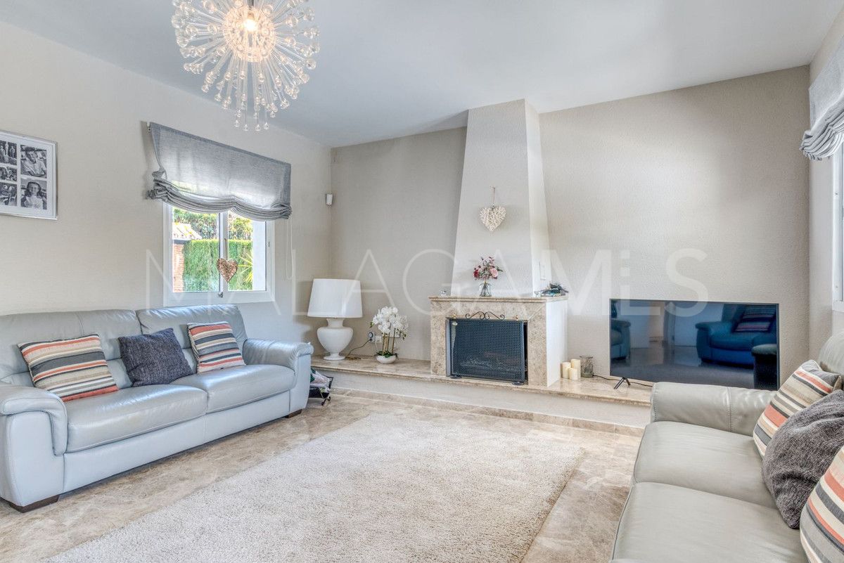 Villa for sale in Calahonda