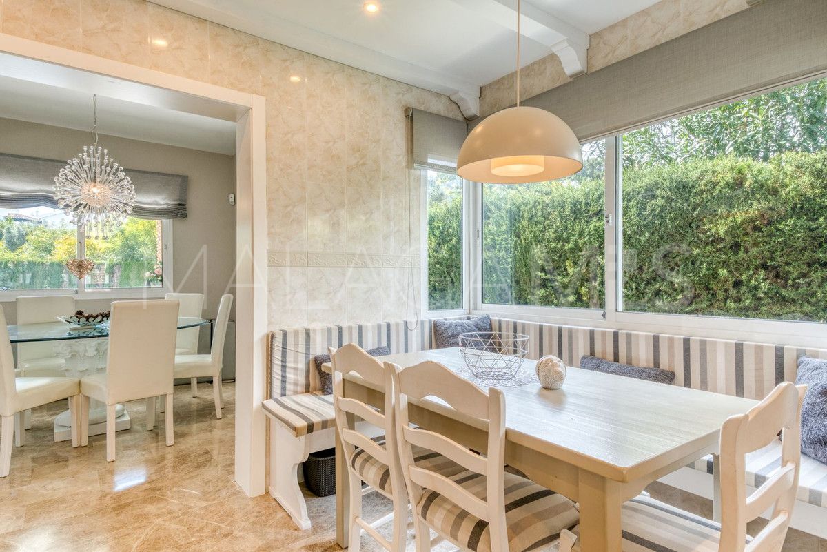 Villa for sale in Calahonda