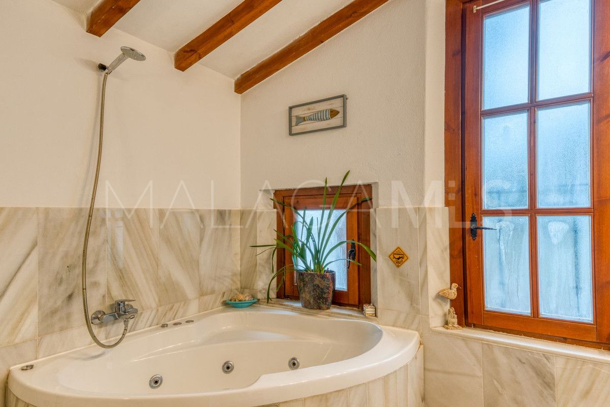 7 bedrooms Elviria villa for sale