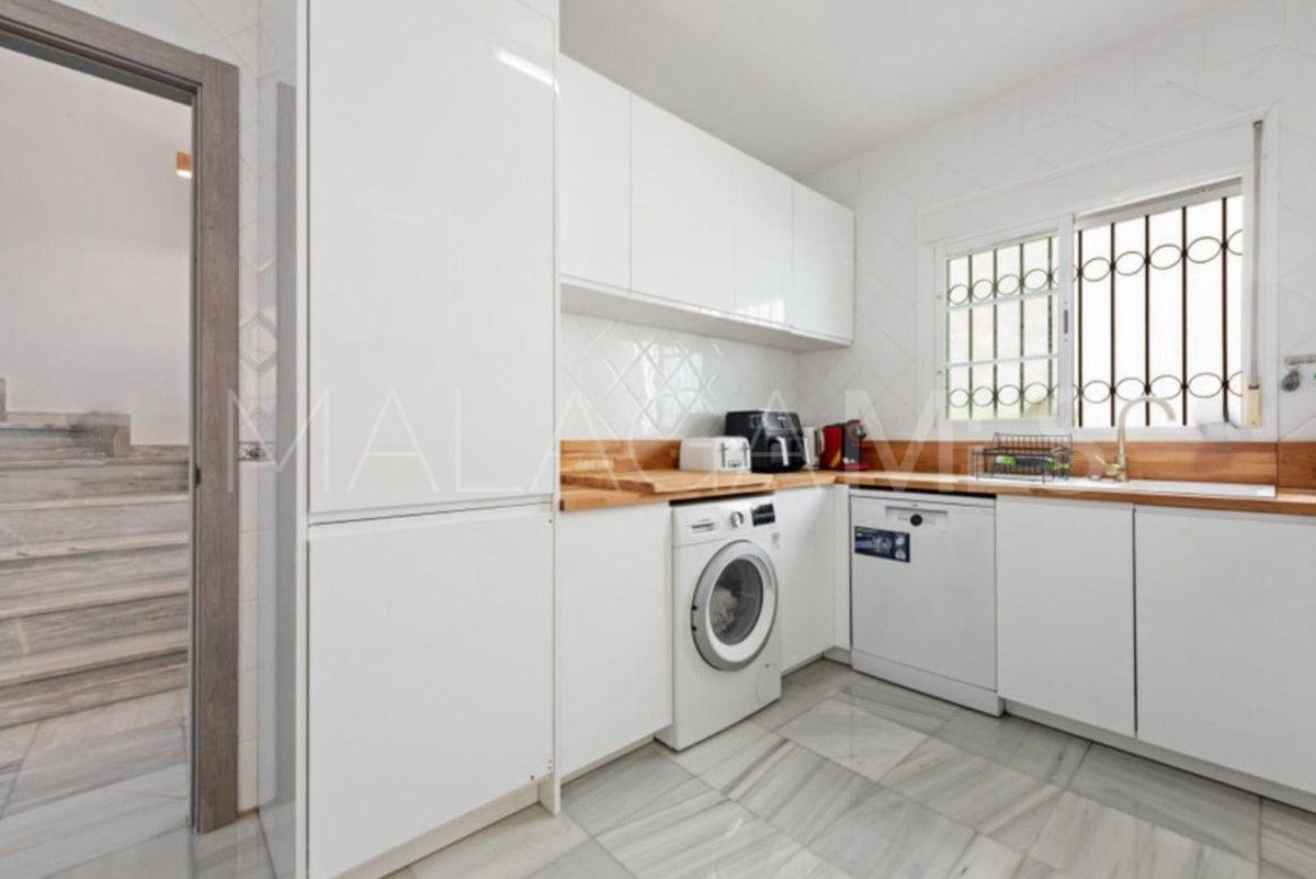 Villa de 4 bedrooms for sale in New Golden Mile