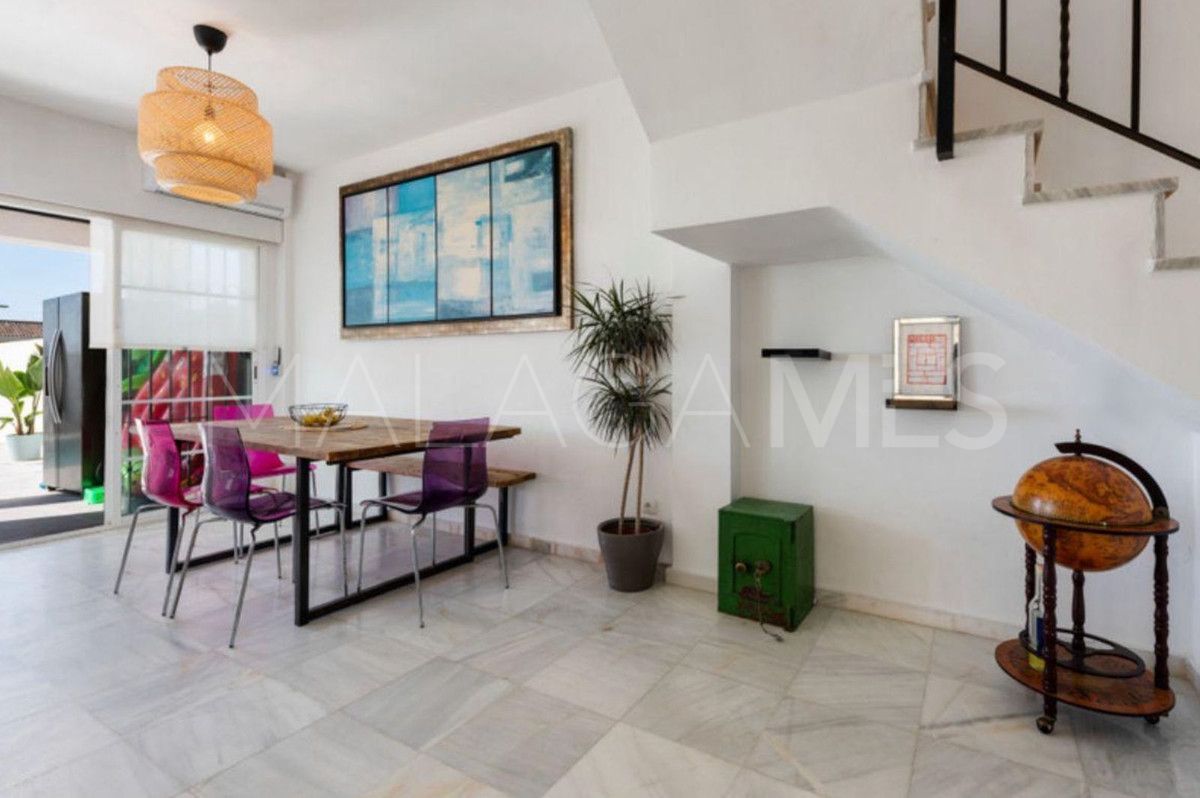 Villa de 4 bedrooms for sale in New Golden Mile