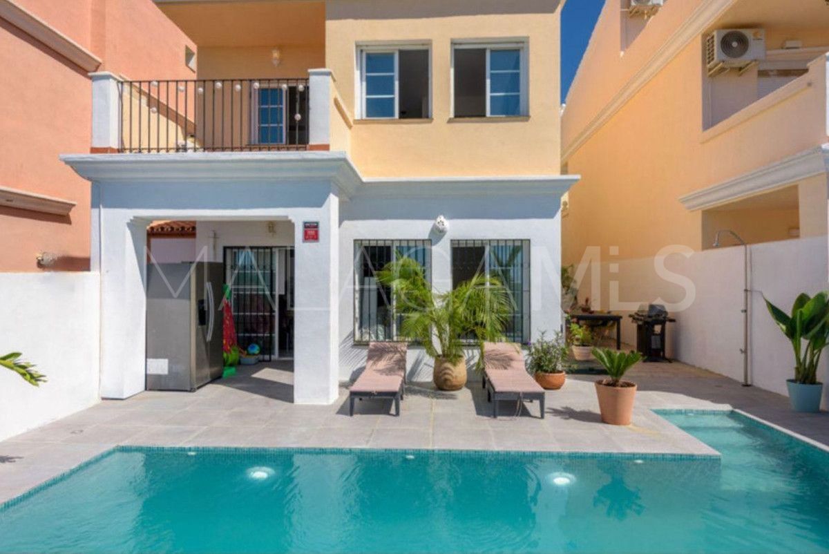 Villa de 4 bedrooms for sale in New Golden Mile