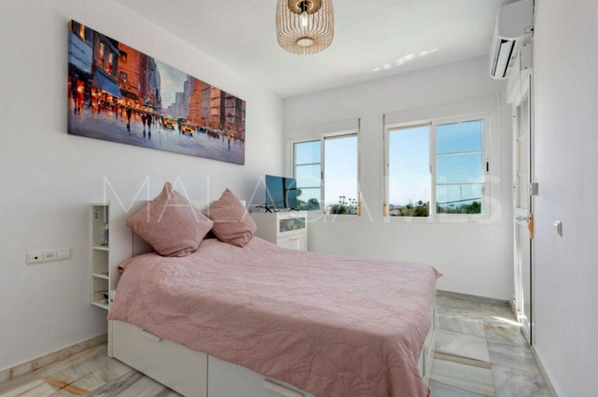 Villa de 4 bedrooms for sale in New Golden Mile