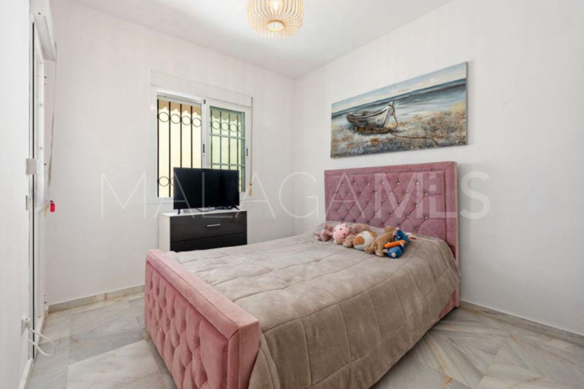 Villa de 4 bedrooms for sale in New Golden Mile