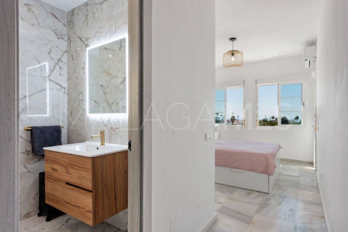 Villa de 4 bedrooms for sale in New Golden Mile