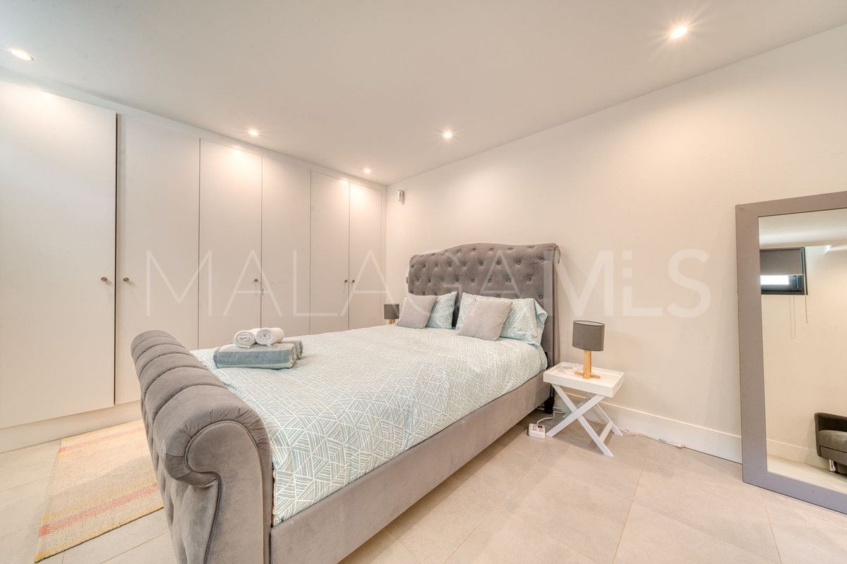 Villa for sale in Estepona