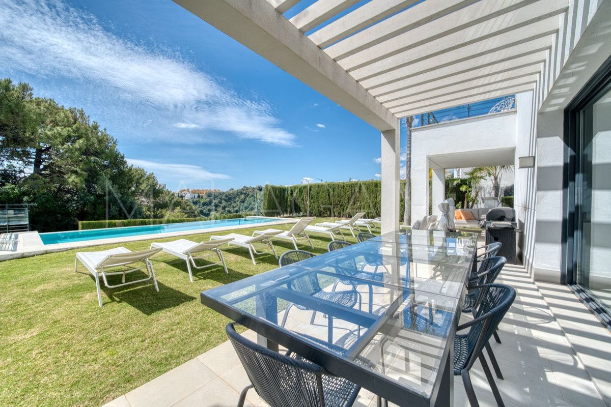 Villa for sale in Estepona