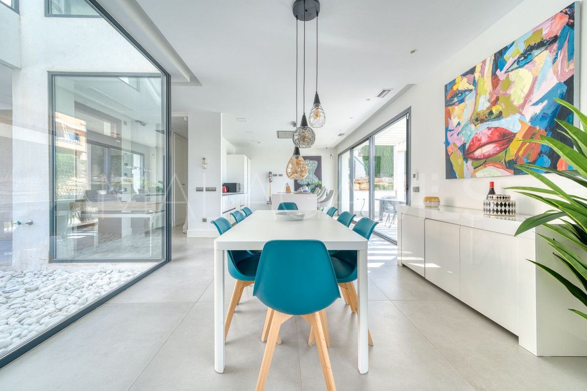 Villa for sale in Estepona