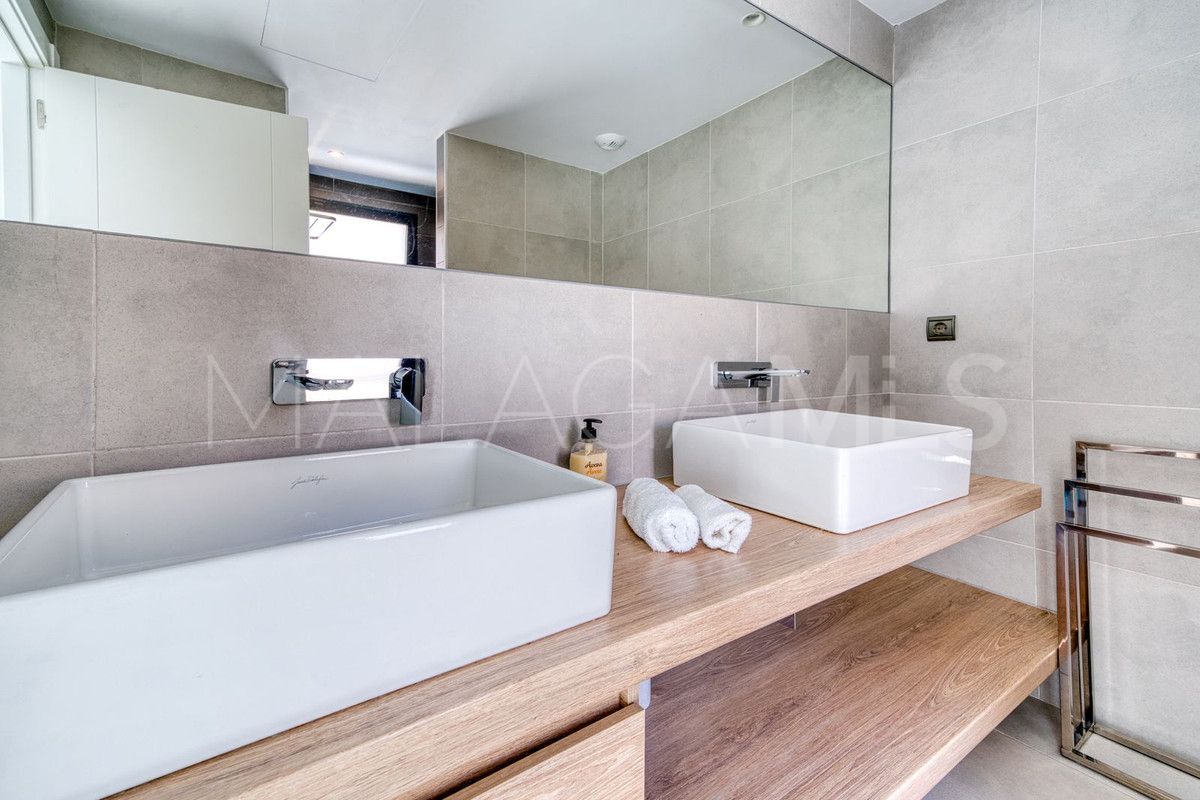 Villa for sale in Estepona