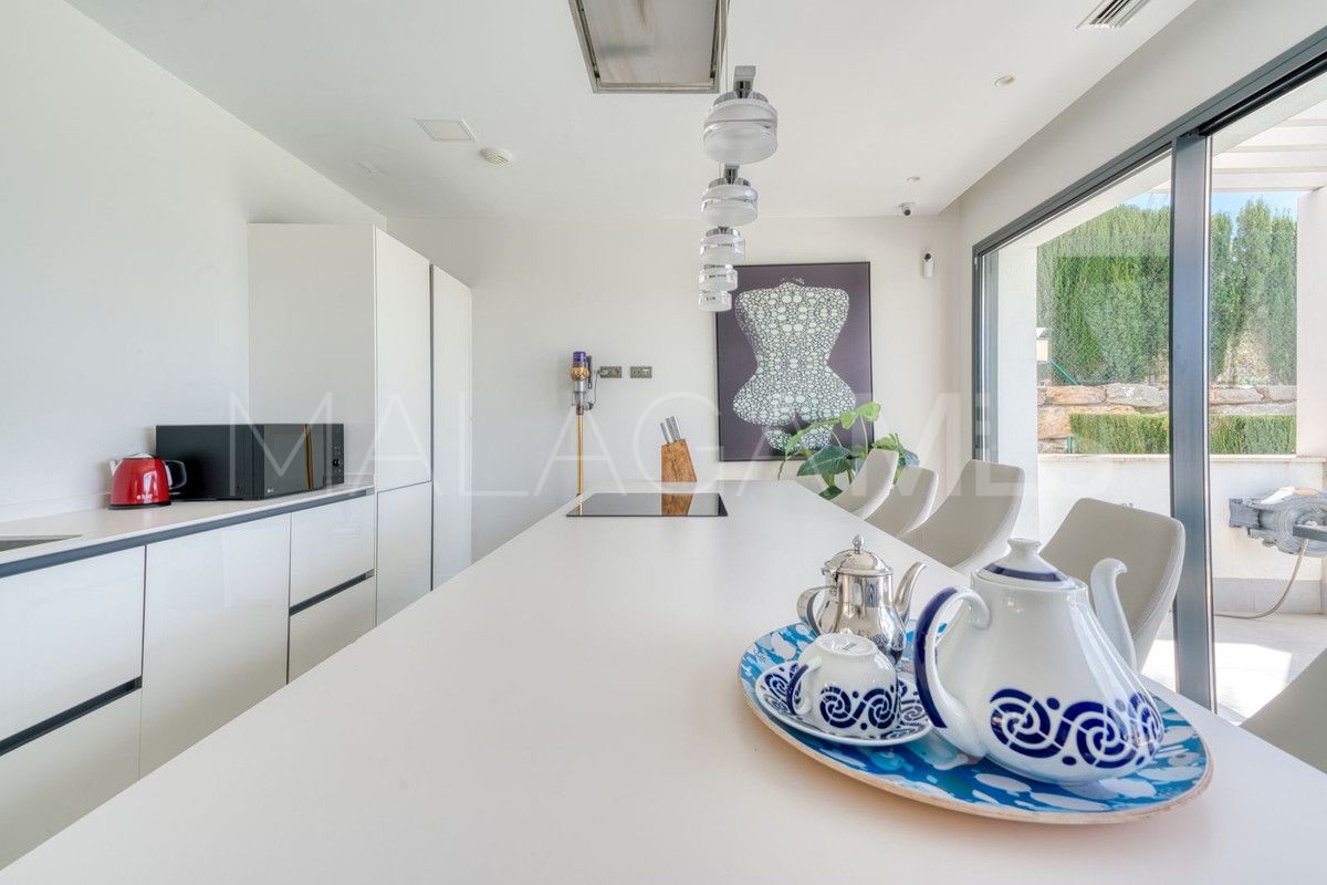 Villa for sale in Estepona