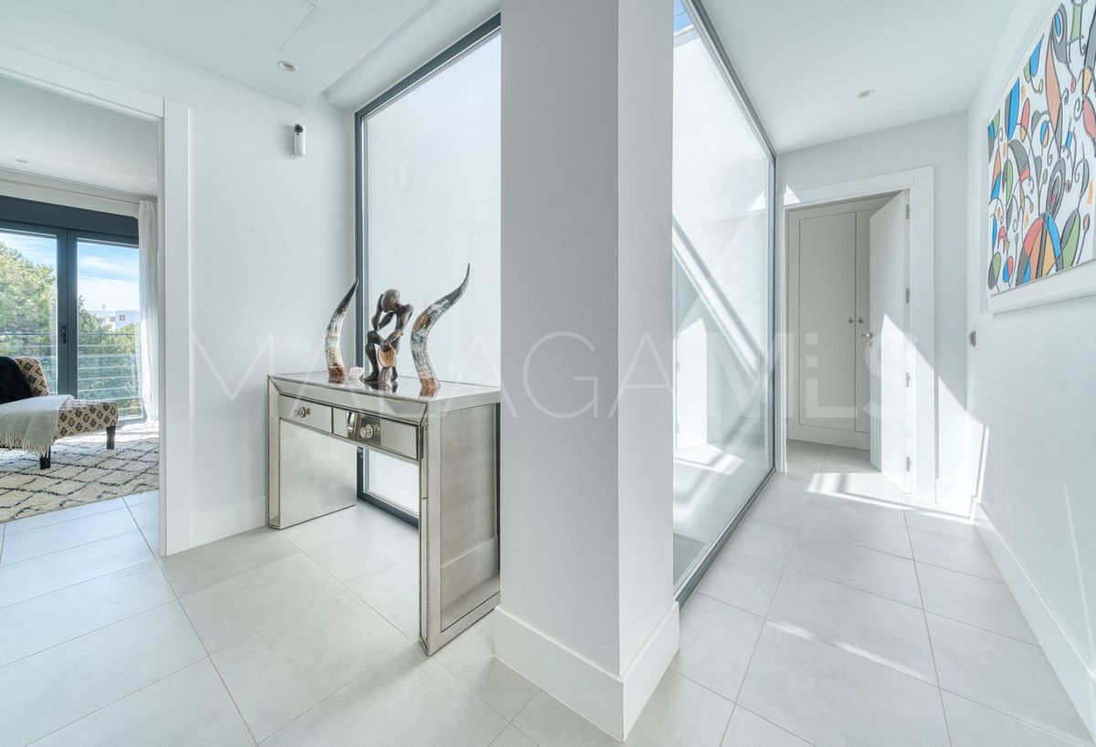 Villa for sale in Estepona