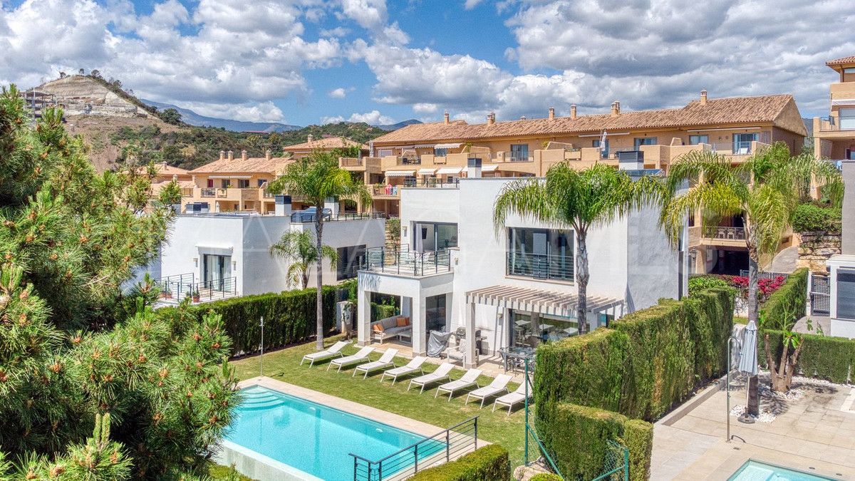 Villa for sale in Estepona