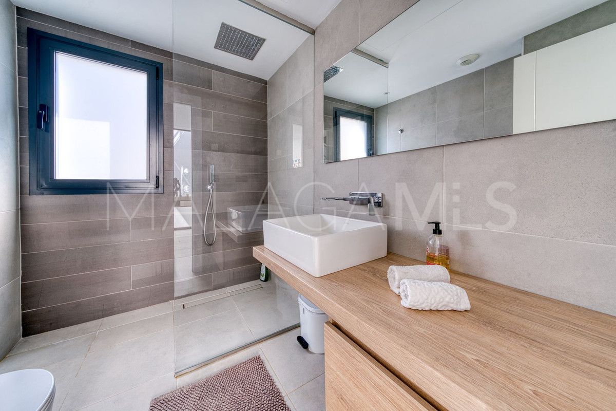 Villa for sale in Estepona