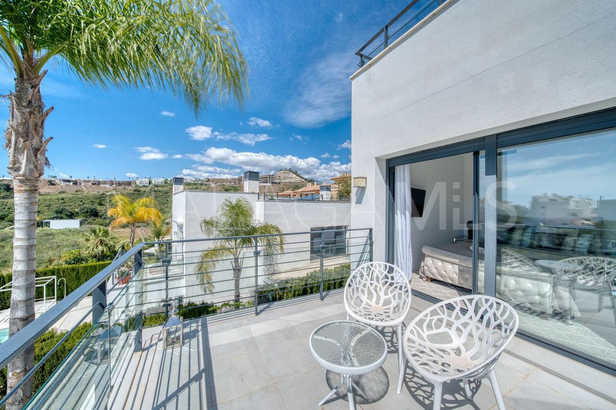 Villa for sale in Estepona