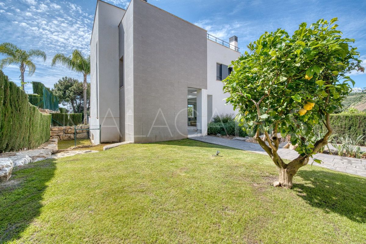 Villa for sale in Estepona