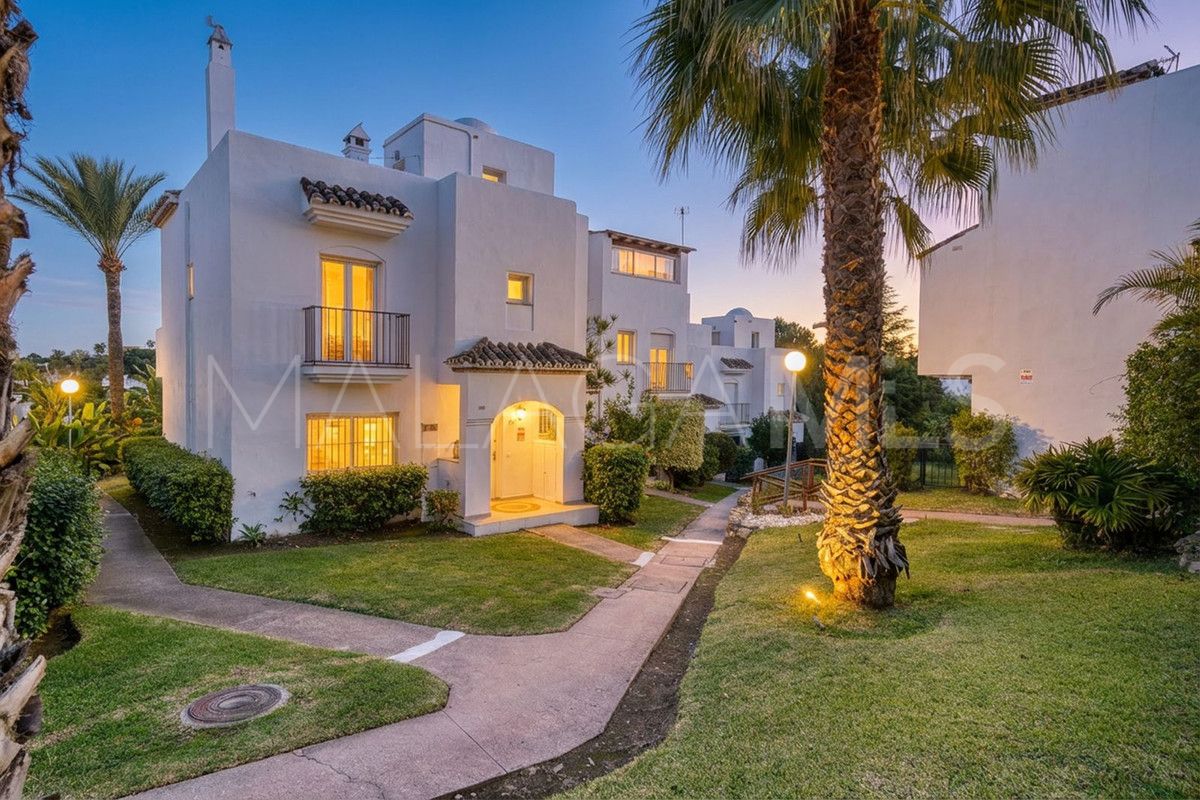 Radhus for sale in Estepona