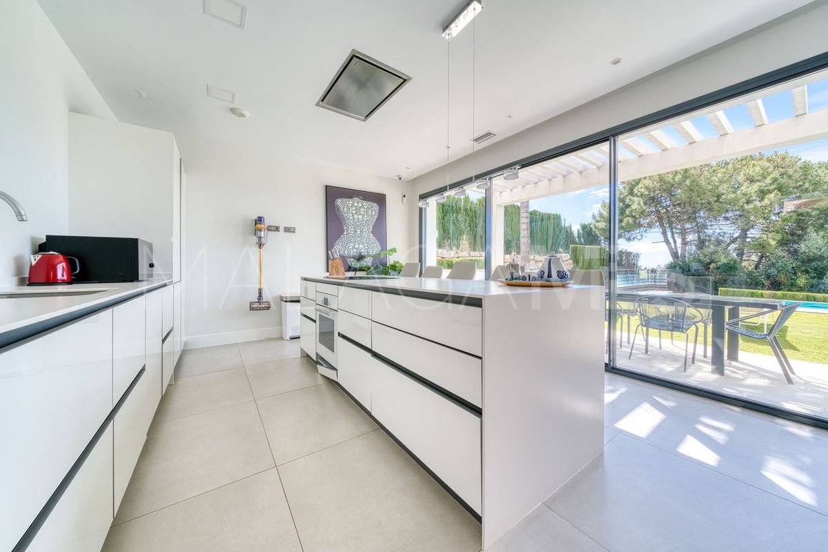 Villa for sale in Estepona