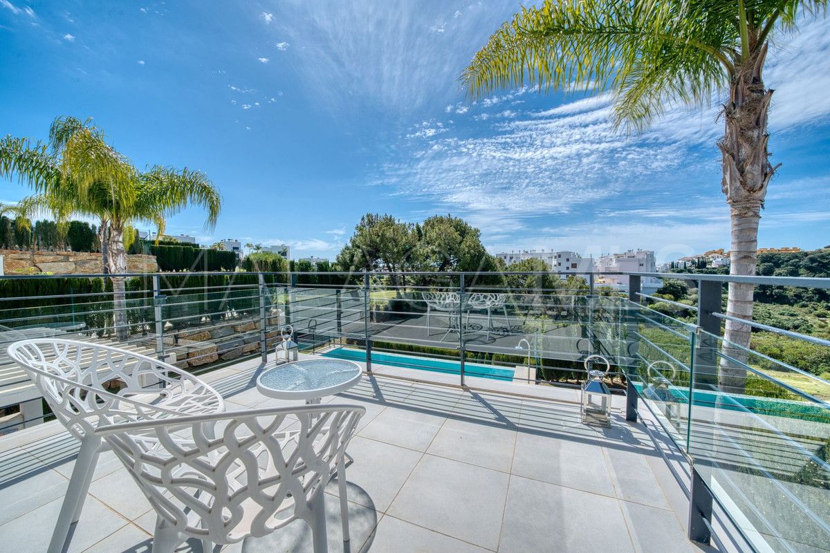 Villa for sale in Estepona