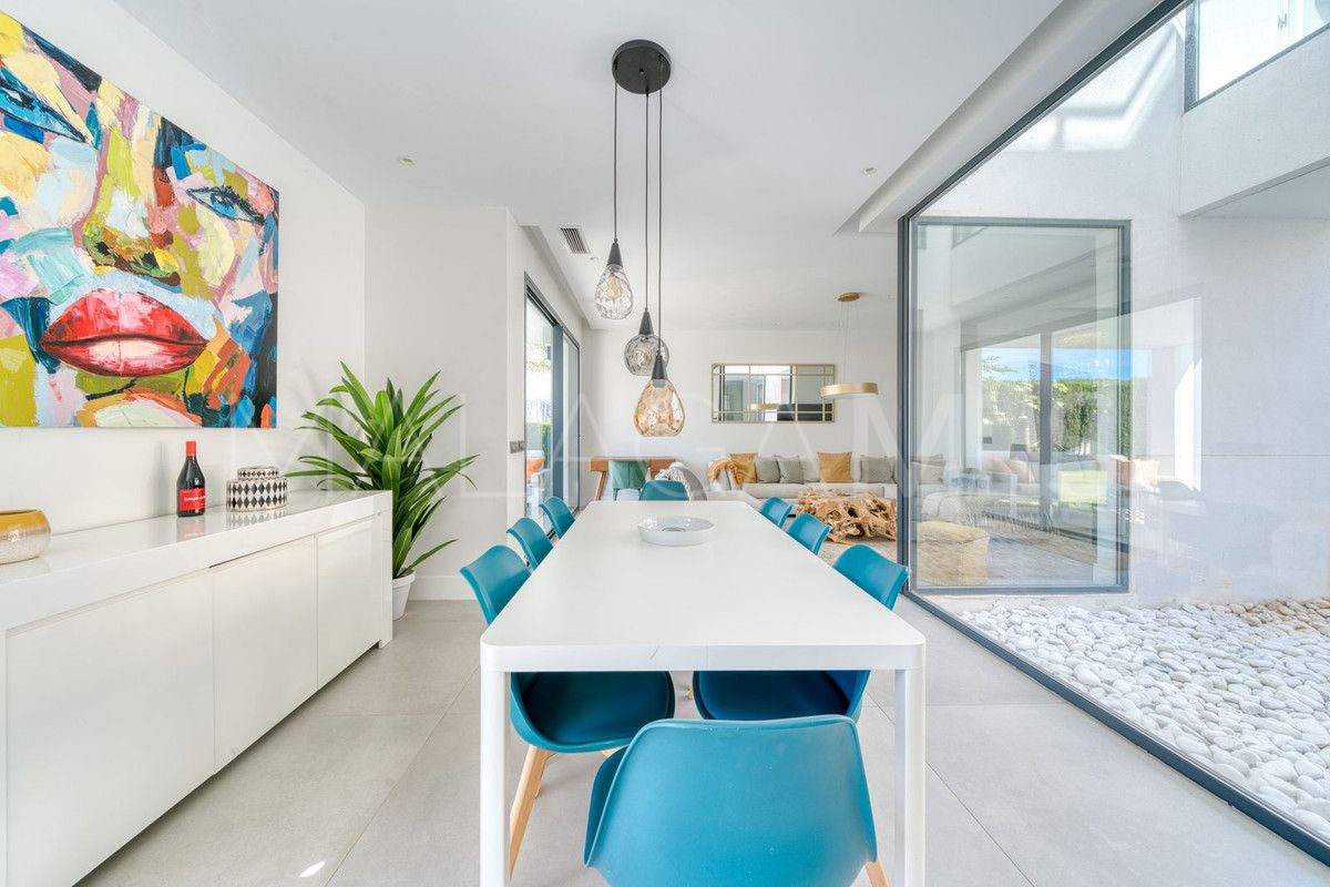 Villa for sale in Estepona