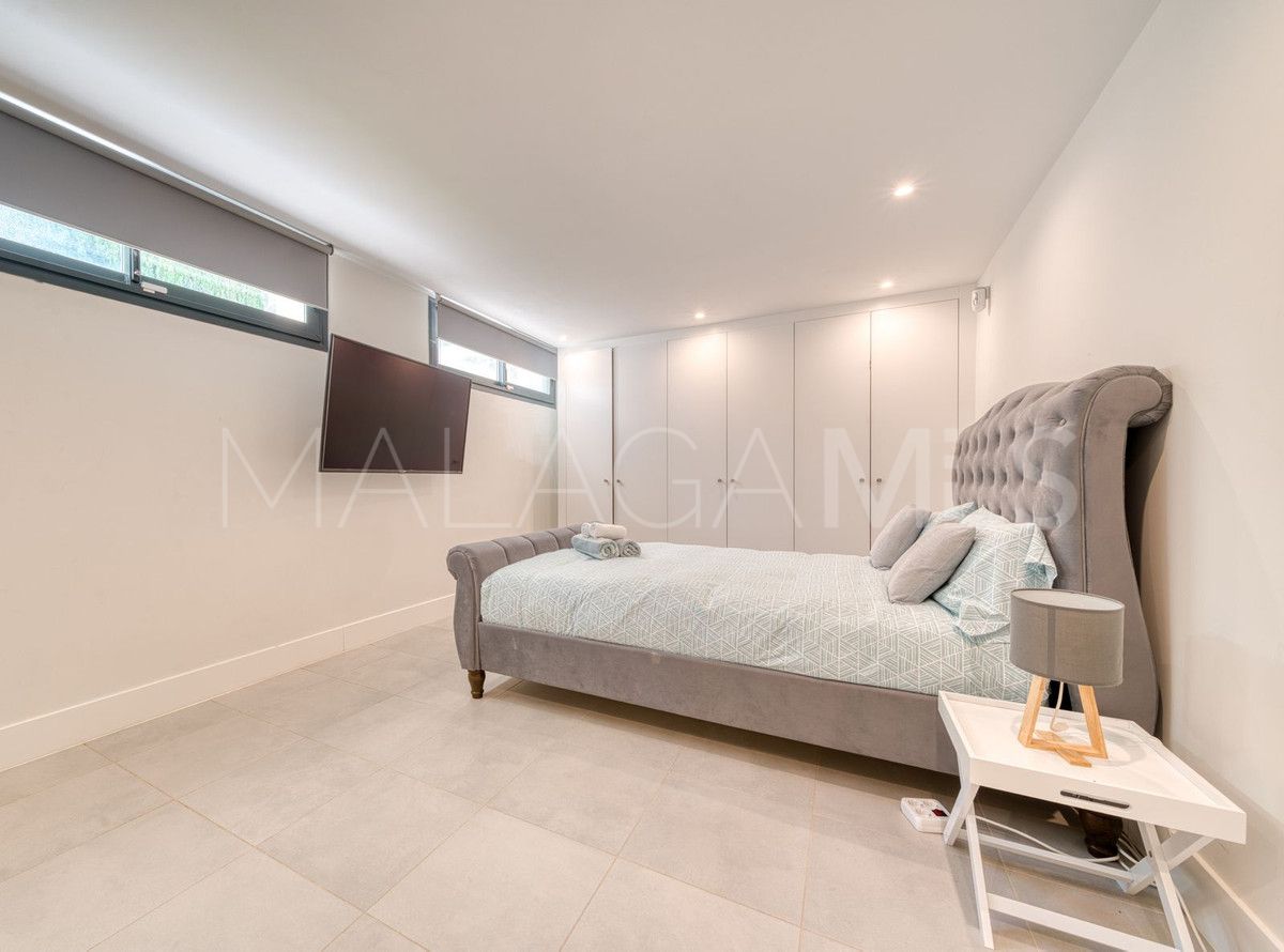 Villa for sale in Estepona