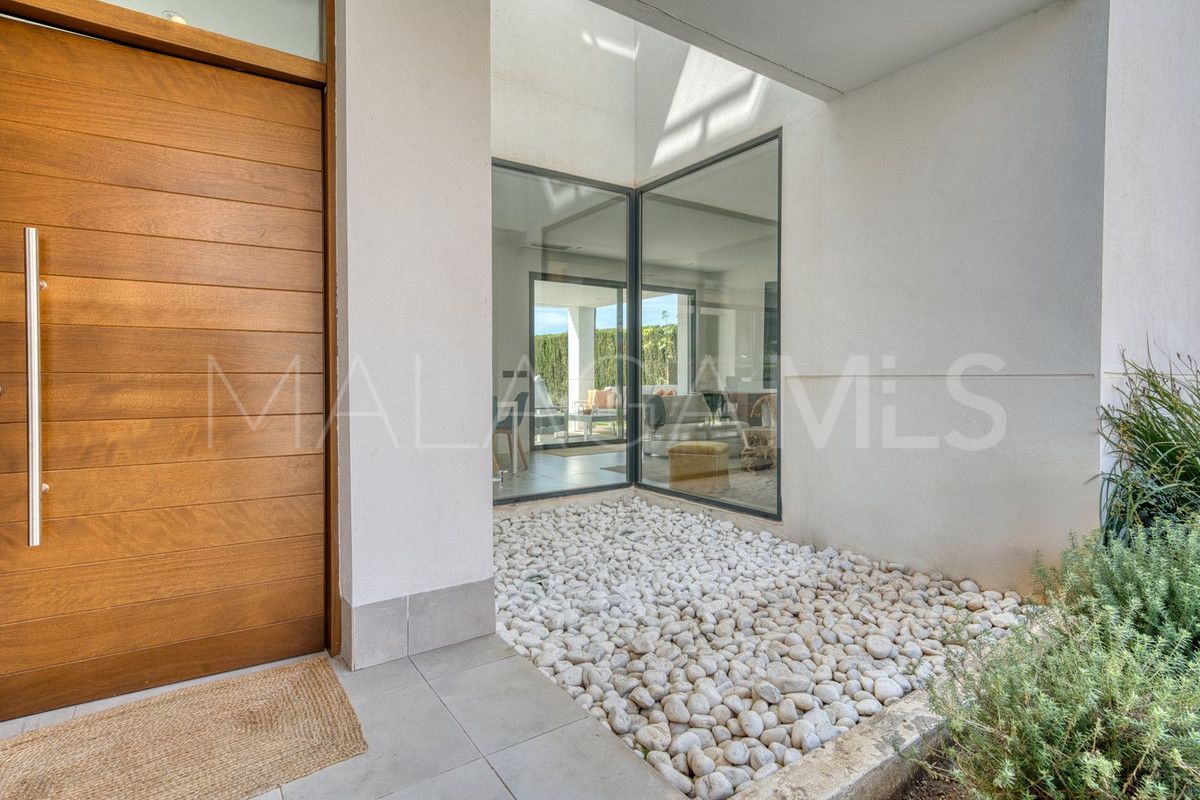 Villa for sale in Estepona