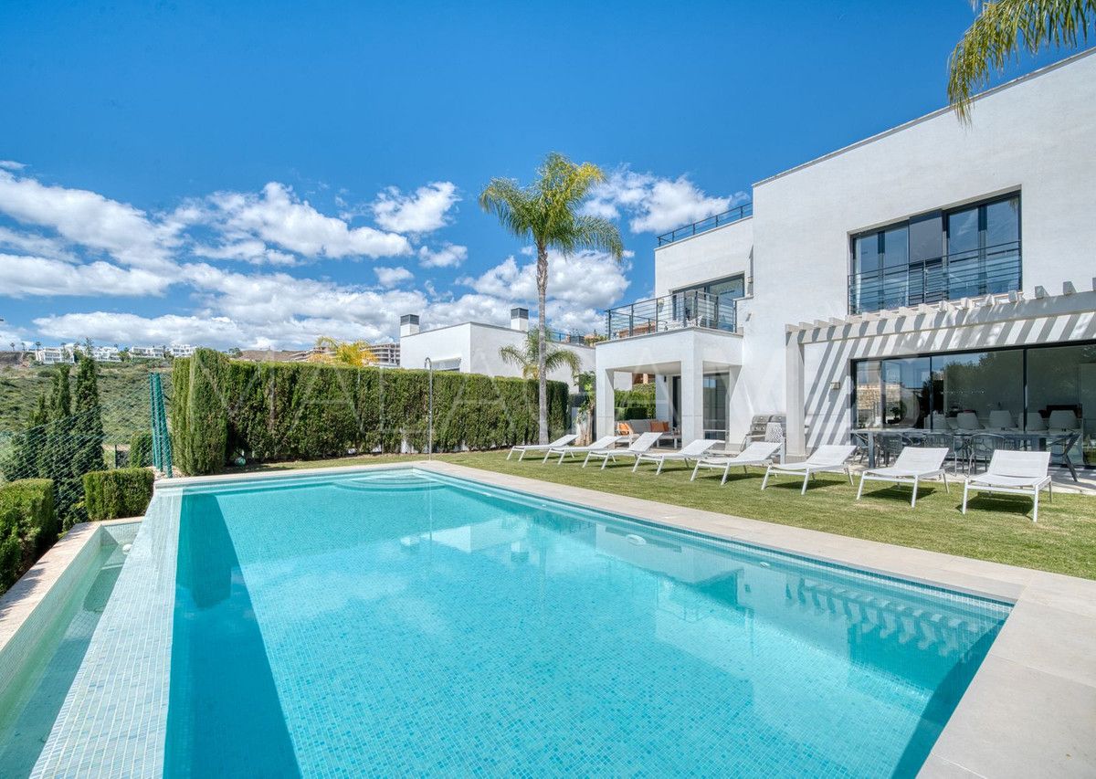 Villa for sale in Estepona