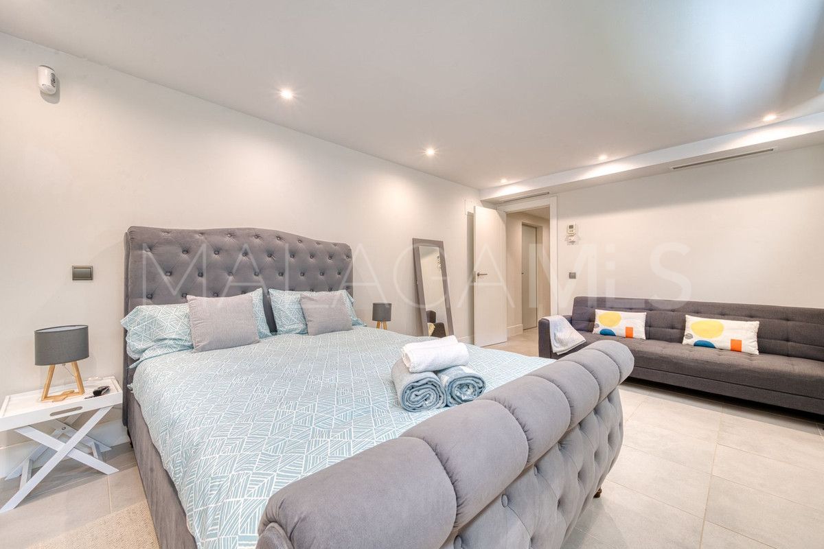 Villa for sale in Estepona