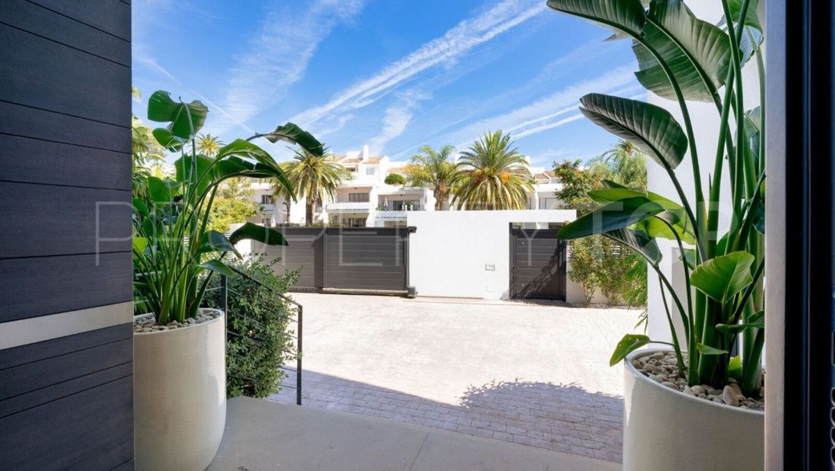 Buy Marbella City 5 bedrooms villa