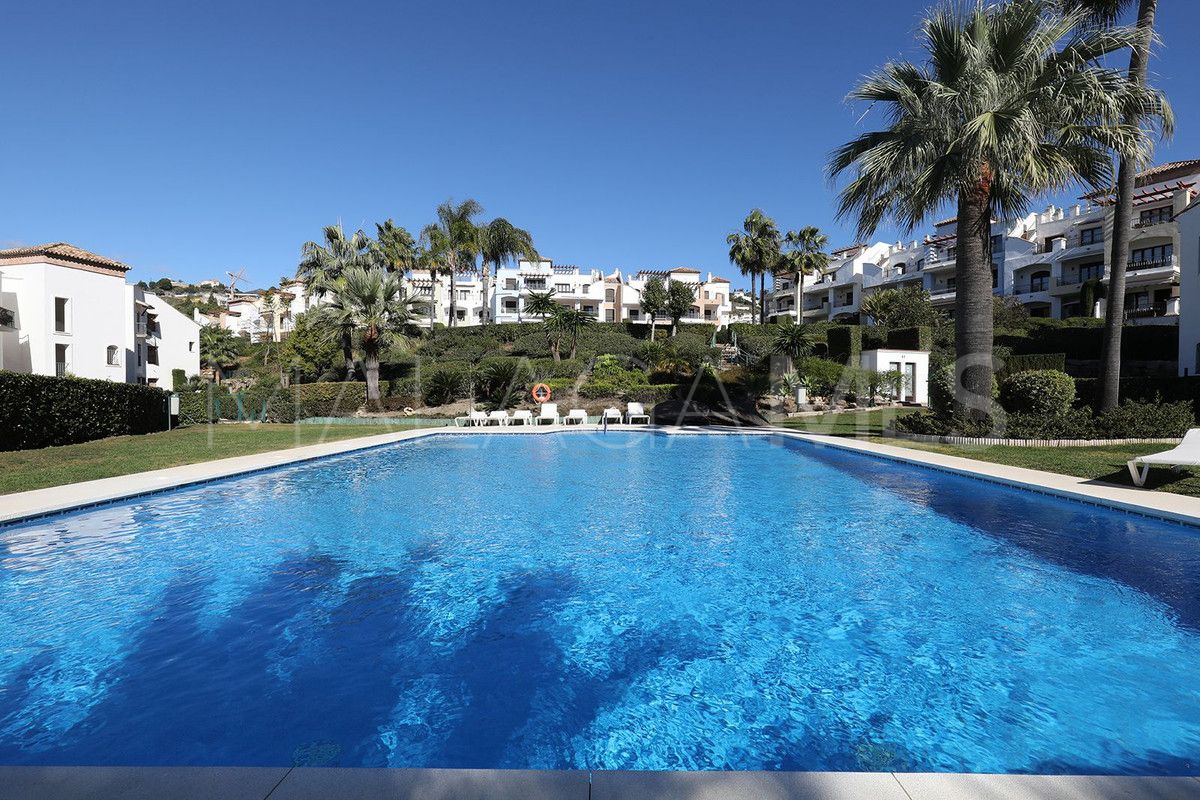 Apartamento planta baja for sale with 3 bedrooms in Benahavis