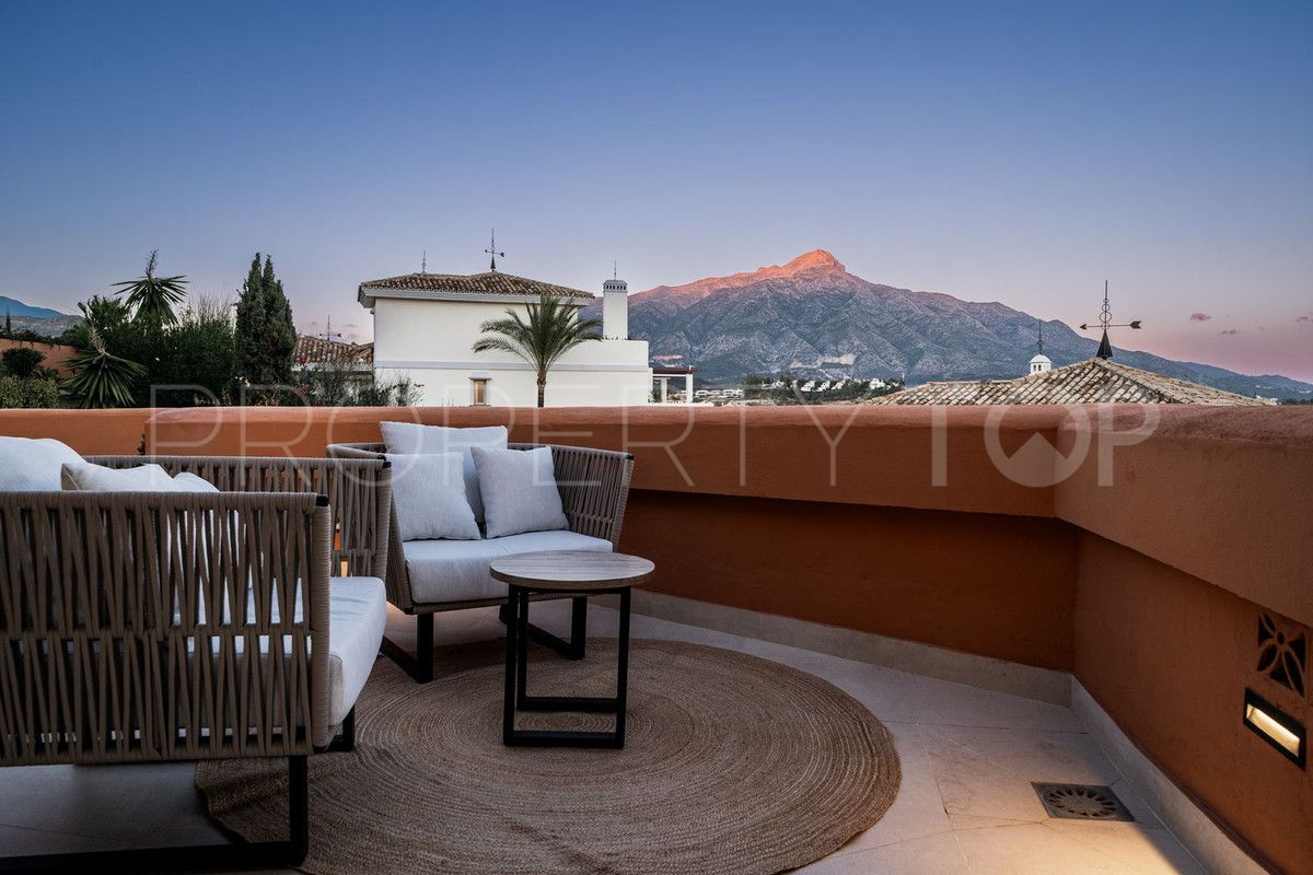 For sale Nueva Andalucia penthouse with 4 bedrooms