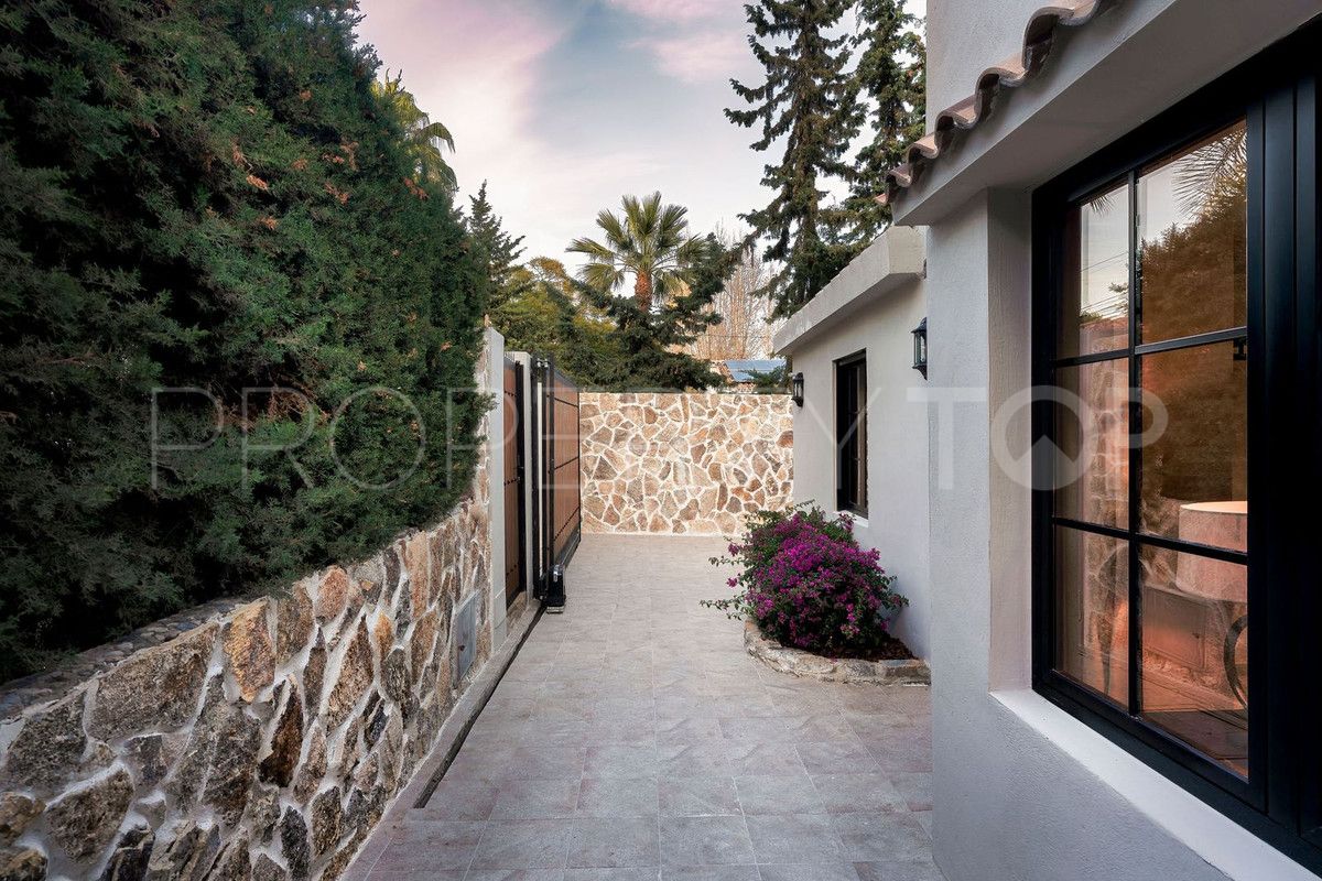 Buy Nueva Andalucia villa