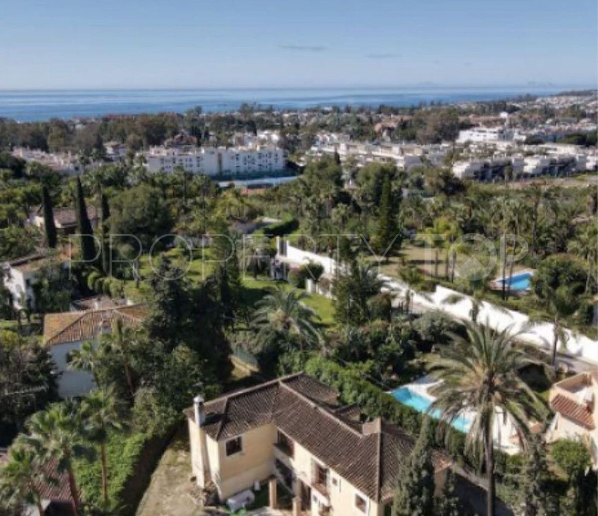 Se vende villa en Nueva Andalucia con 6 dormitorios