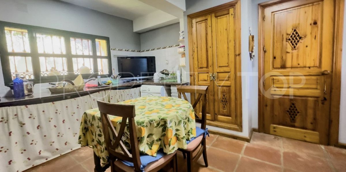 Se vende villa en Nueva Andalucia con 6 dormitorios