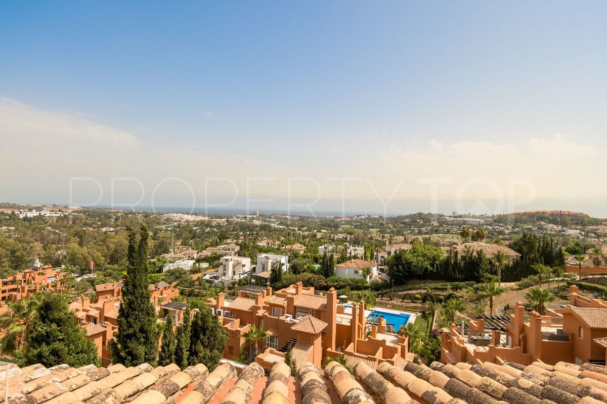 3 bedrooms Nueva Andalucia penthouse for sale