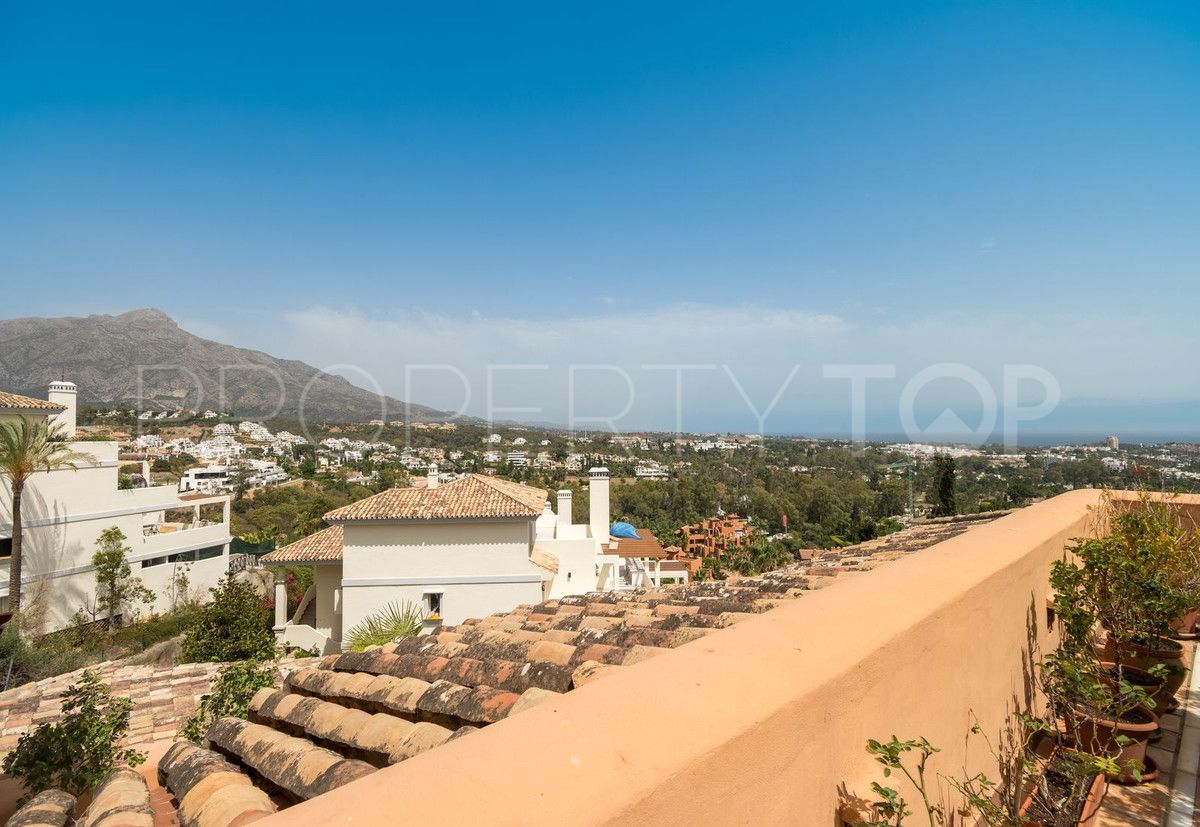 3 bedrooms Nueva Andalucia penthouse for sale