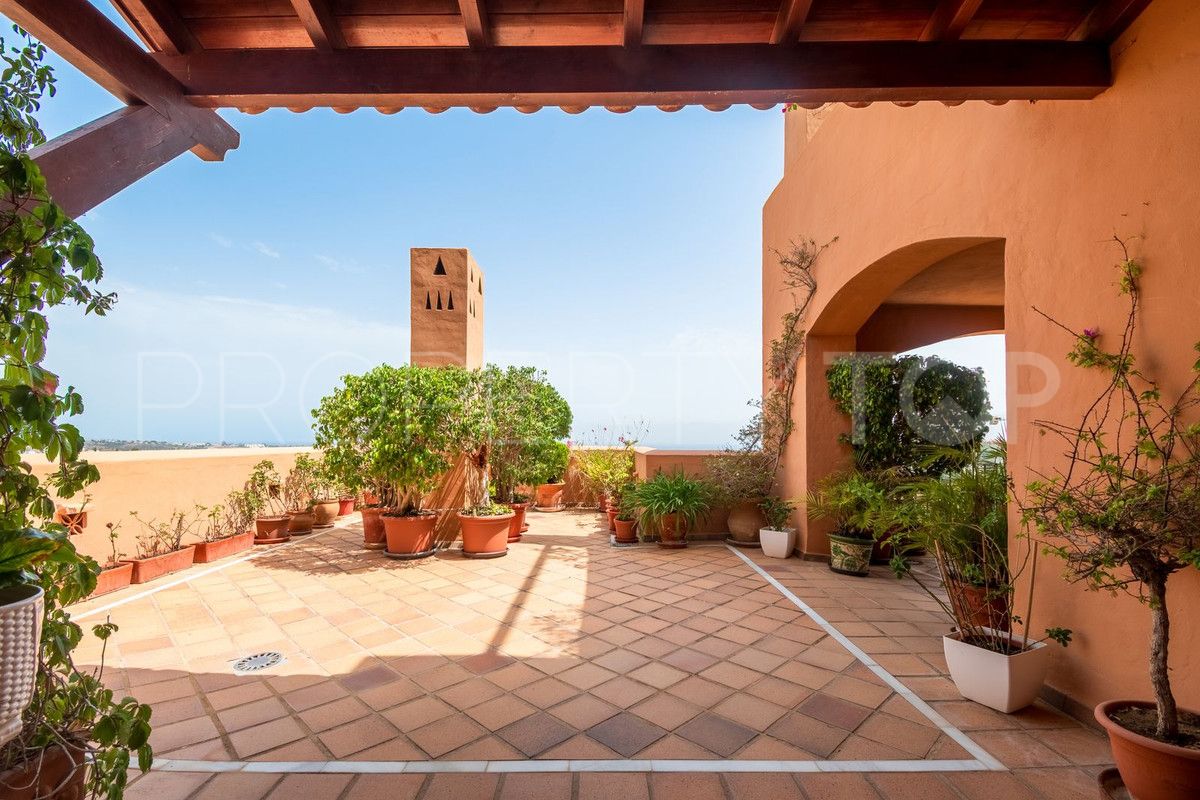 3 bedrooms Nueva Andalucia penthouse for sale