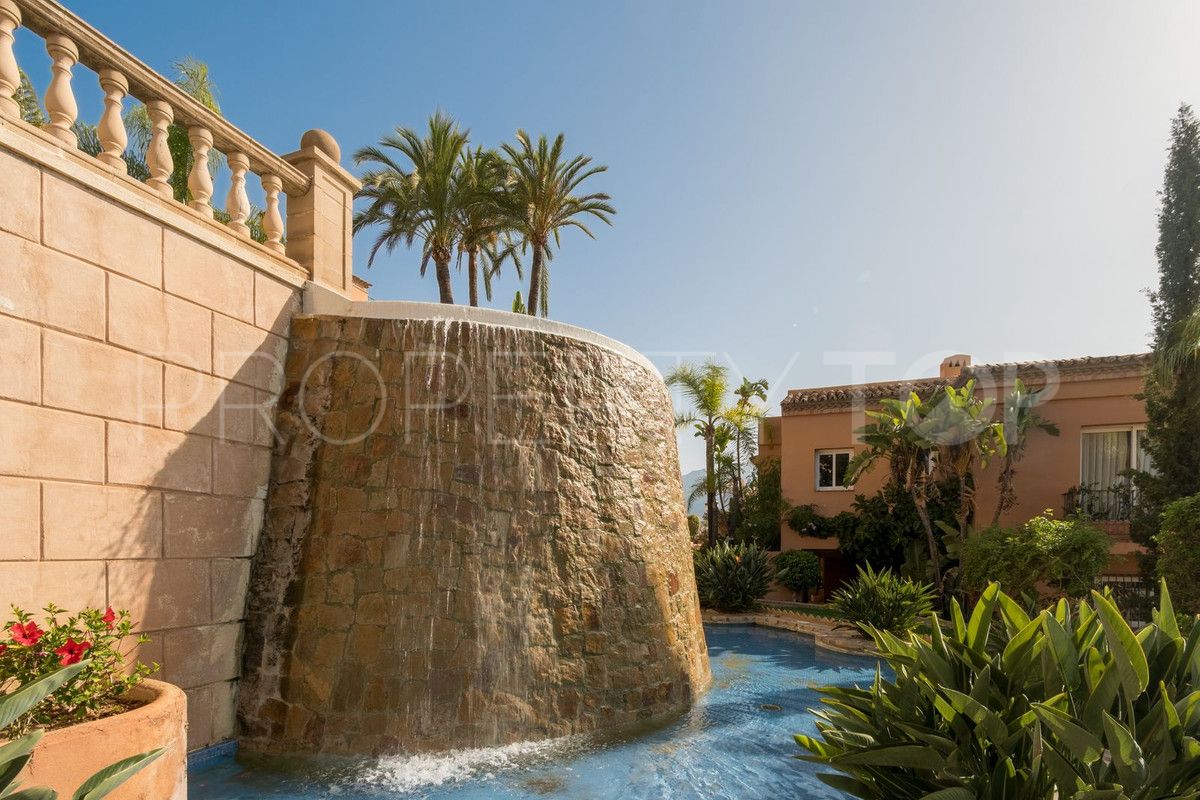 3 bedrooms Nueva Andalucia penthouse for sale