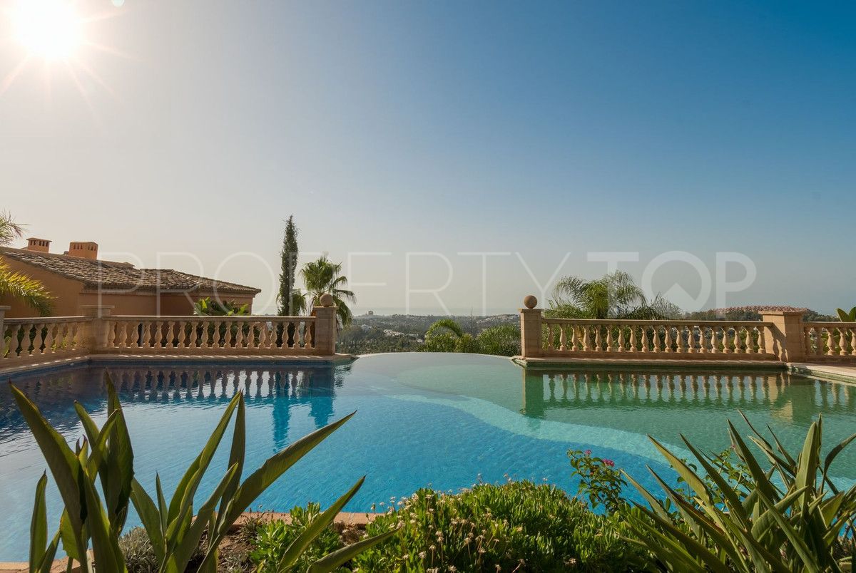 3 bedrooms Nueva Andalucia penthouse for sale