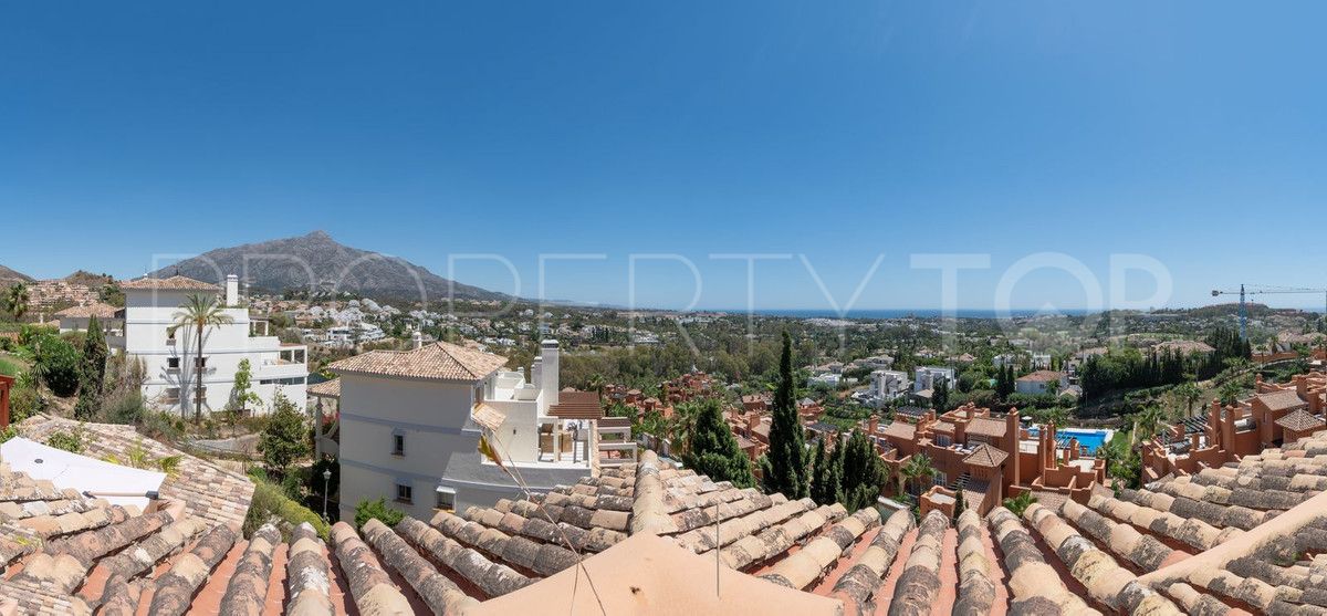 3 bedrooms Nueva Andalucia penthouse for sale