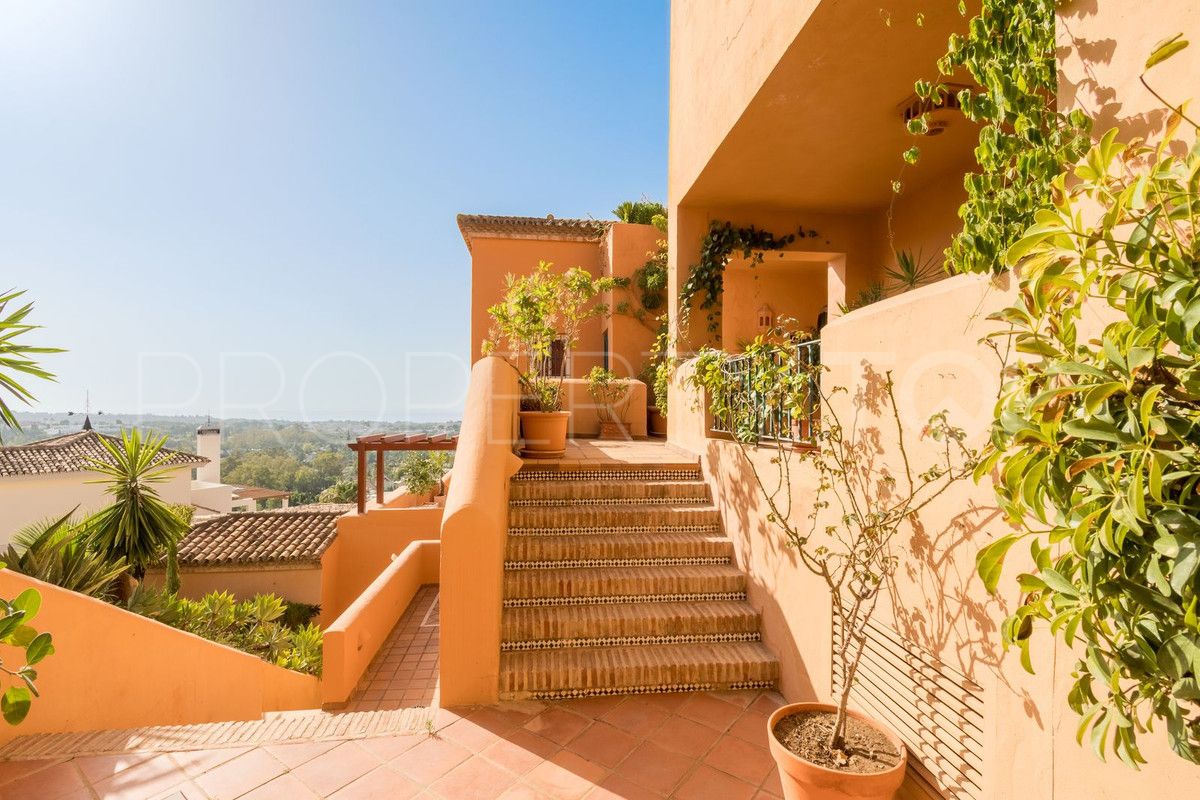 3 bedrooms Nueva Andalucia penthouse for sale