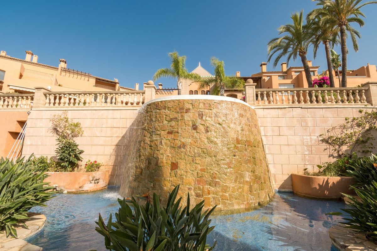 3 bedrooms Nueva Andalucia penthouse for sale