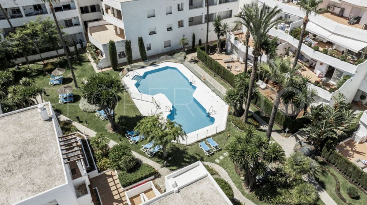 Nueva Andalucia, atico de 3 dormitorios en venta