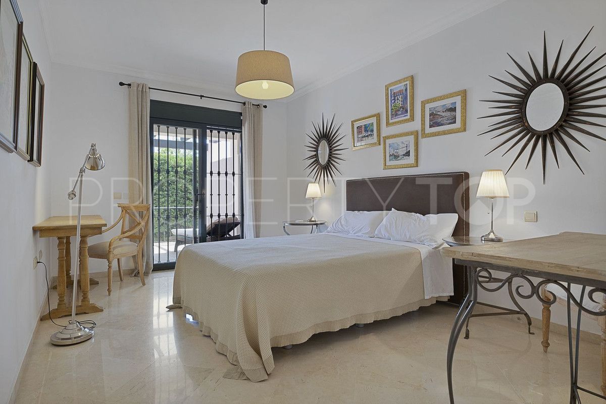 Ground floor apartment for sale in San Pedro de Alcantara with 3 bedrooms