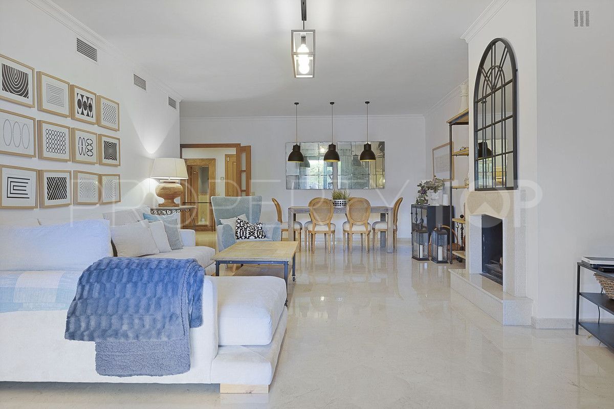 San Pedro de Alcantara, apartamento planta baja a la venta de 3 dormitorios