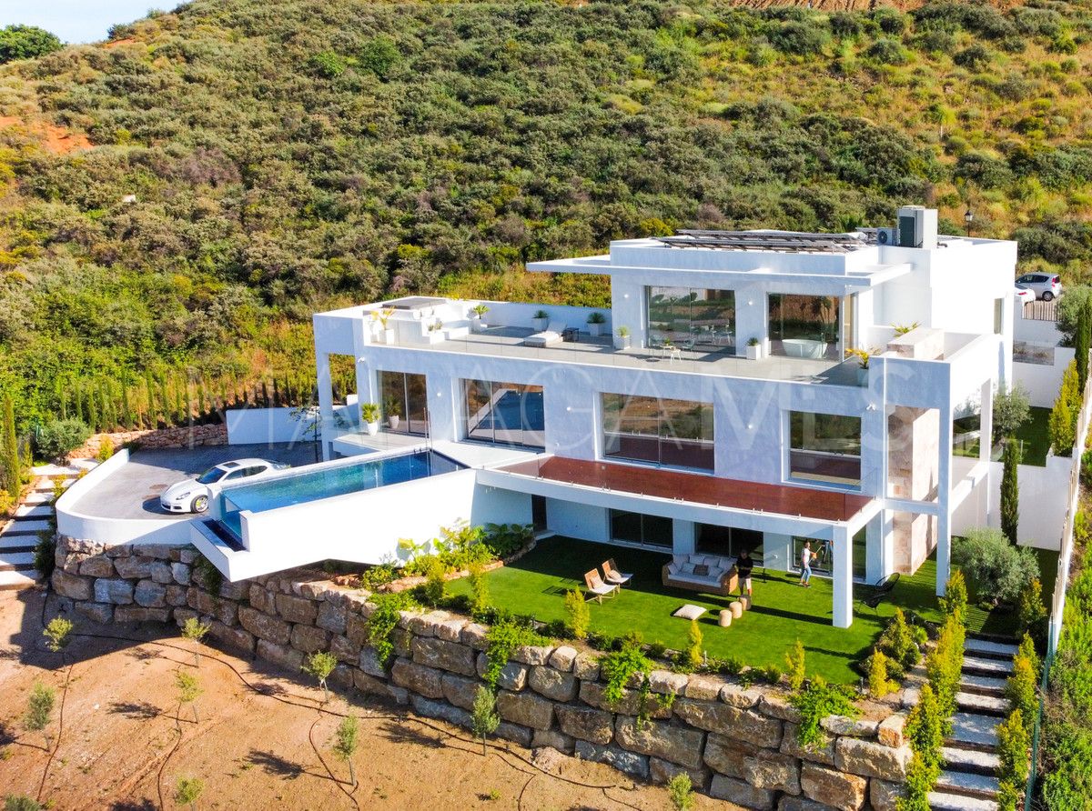 For sale villa in La Cala Golf Resort with 5 bedrooms