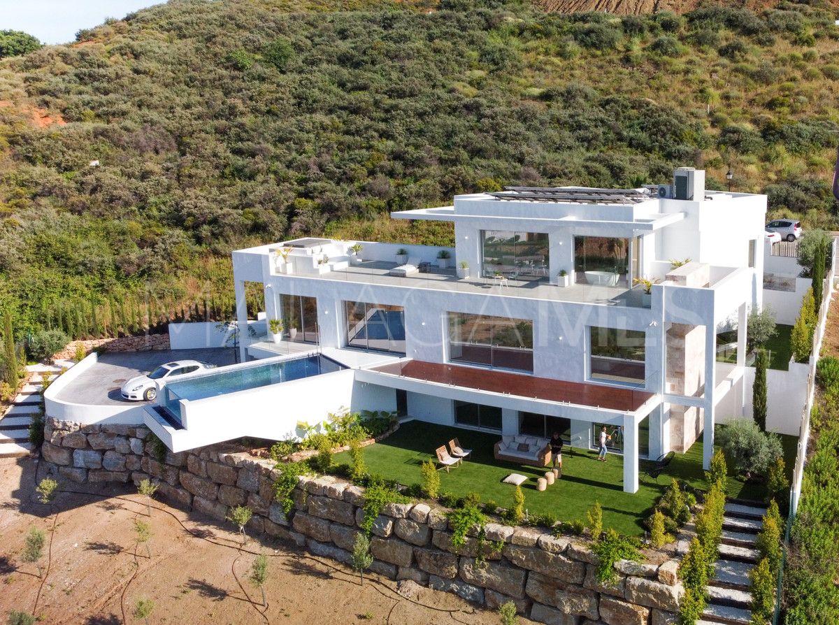 For sale villa in La Cala Golf Resort with 5 bedrooms