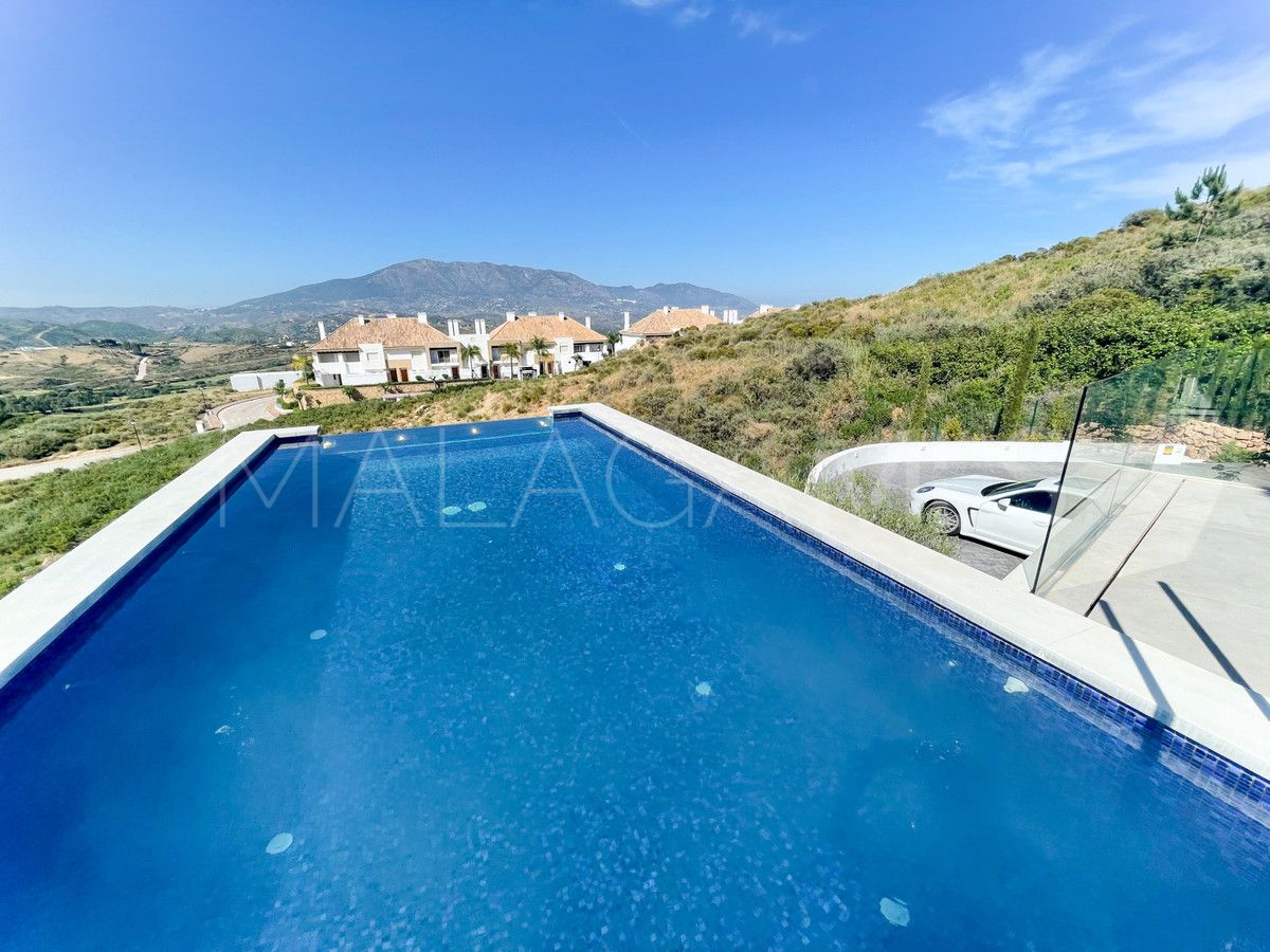 For sale villa in La Cala Golf Resort with 5 bedrooms