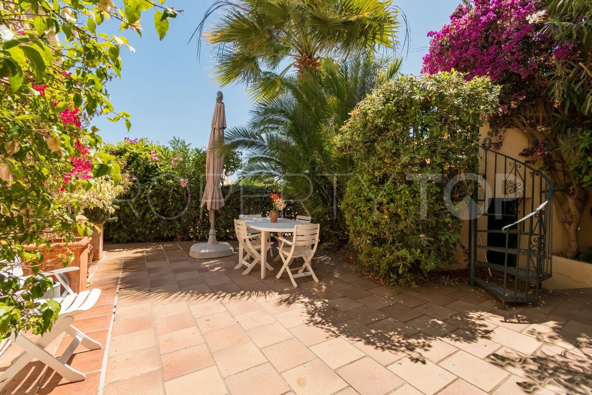 Villa for sale in Calahonda