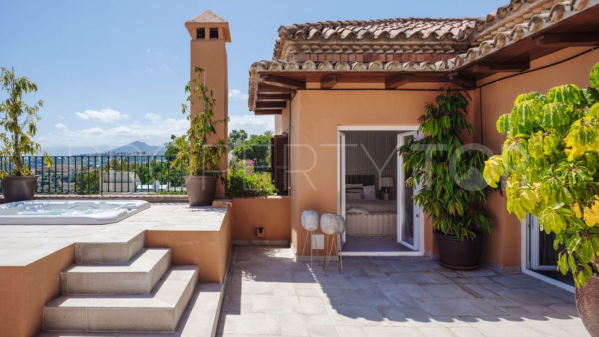 Buy 3 bedrooms penthouse in Nueva Andalucia