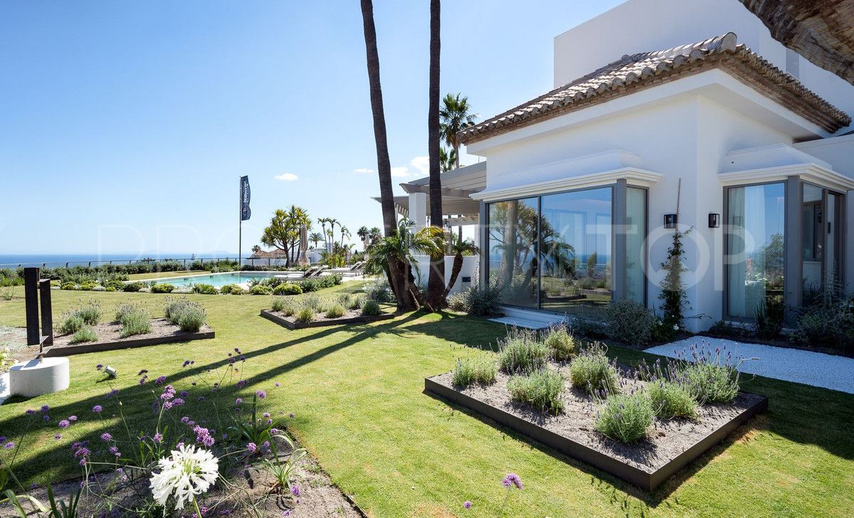 For sale La Quinta villa with 7 bedrooms